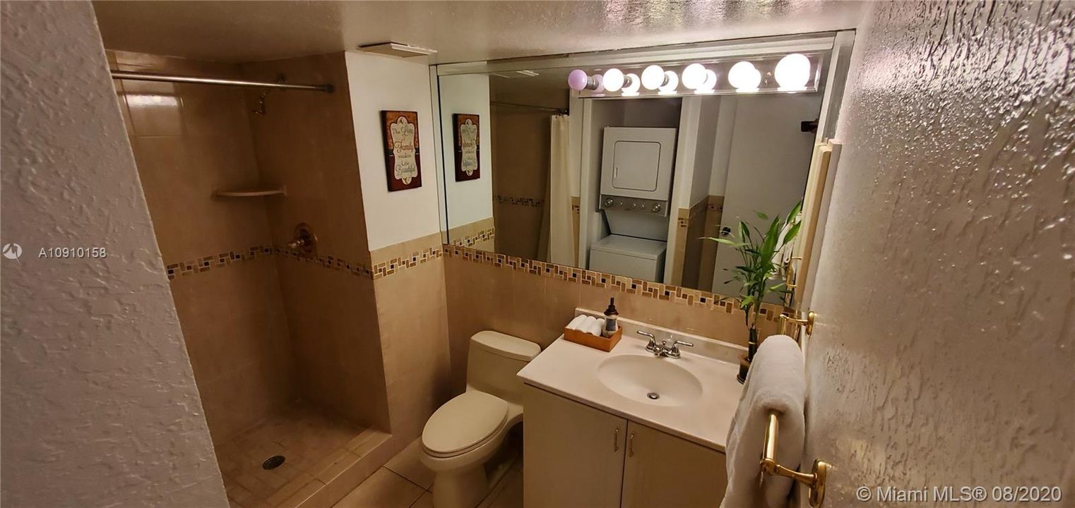 最近租的: $2,200 (2 贝兹, 2 浴室, 1580 平方英尺)