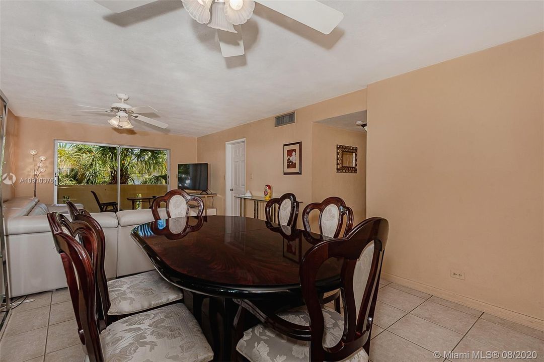 Recently Sold: $339,000 (2 beds, 1 baths, 990 Square Feet)