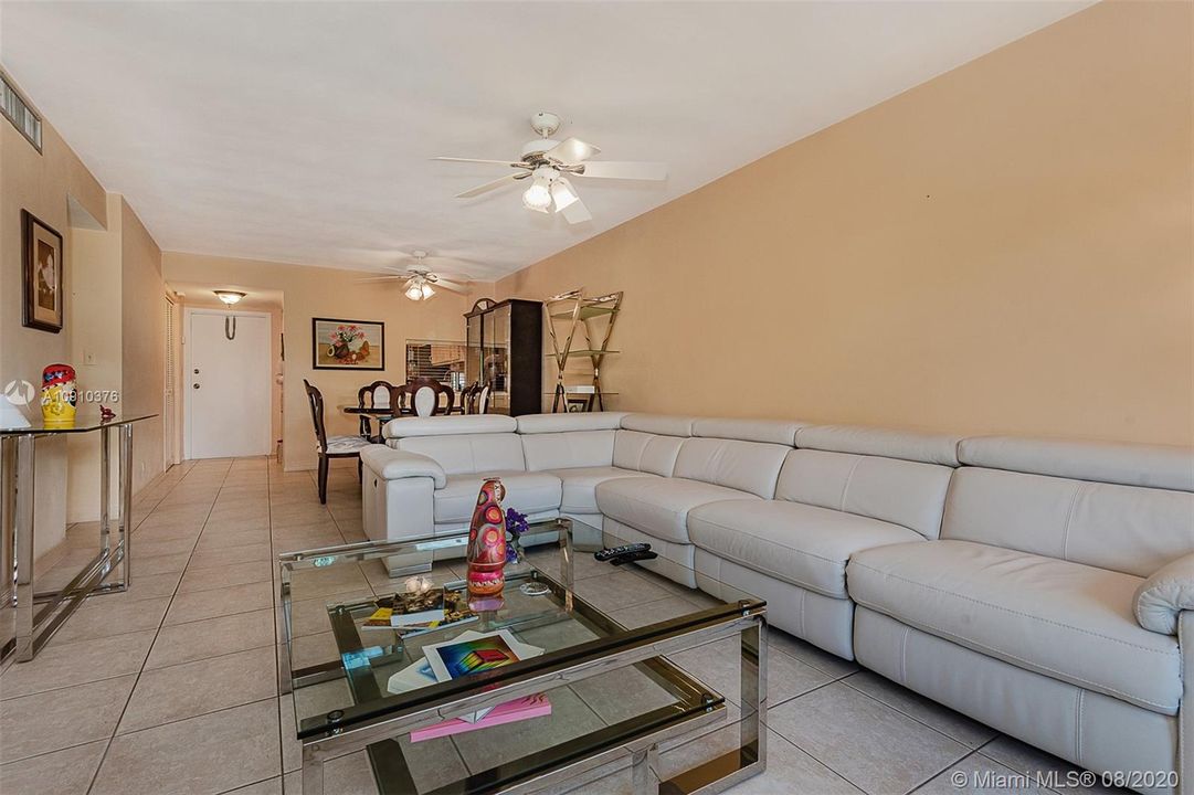 Recently Sold: $339,000 (2 beds, 1 baths, 990 Square Feet)