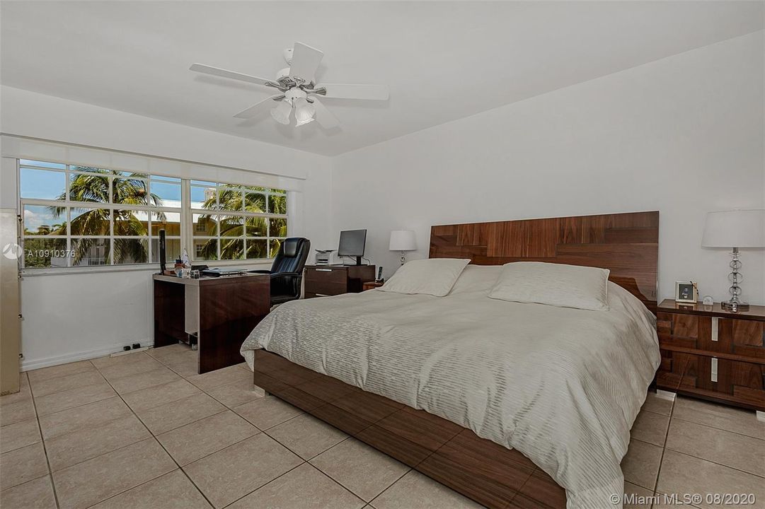 Recently Sold: $339,000 (2 beds, 1 baths, 990 Square Feet)