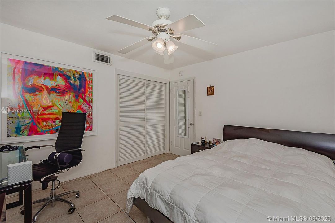 Recently Sold: $339,000 (2 beds, 1 baths, 990 Square Feet)