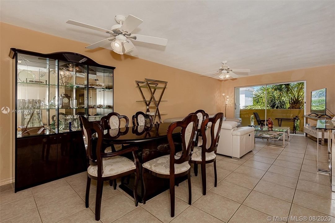 Recently Sold: $339,000 (2 beds, 1 baths, 990 Square Feet)
