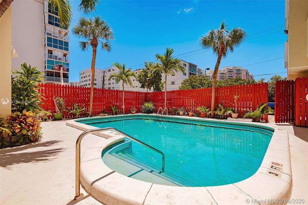 Recently Sold: $339,000 (2 beds, 1 baths, 990 Square Feet)