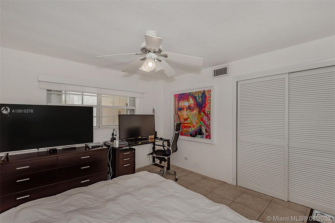Recently Sold: $339,000 (2 beds, 1 baths, 990 Square Feet)