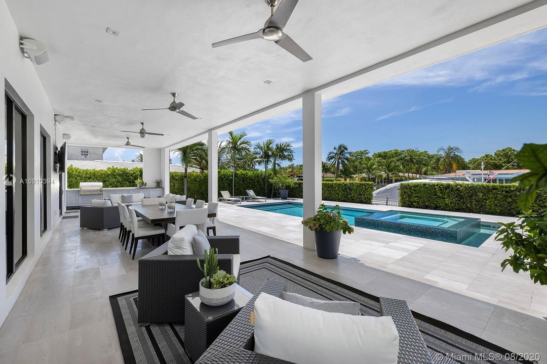 Recently Sold: $2,800,000 (4 beds, 5 baths, 3748 Square Feet)
