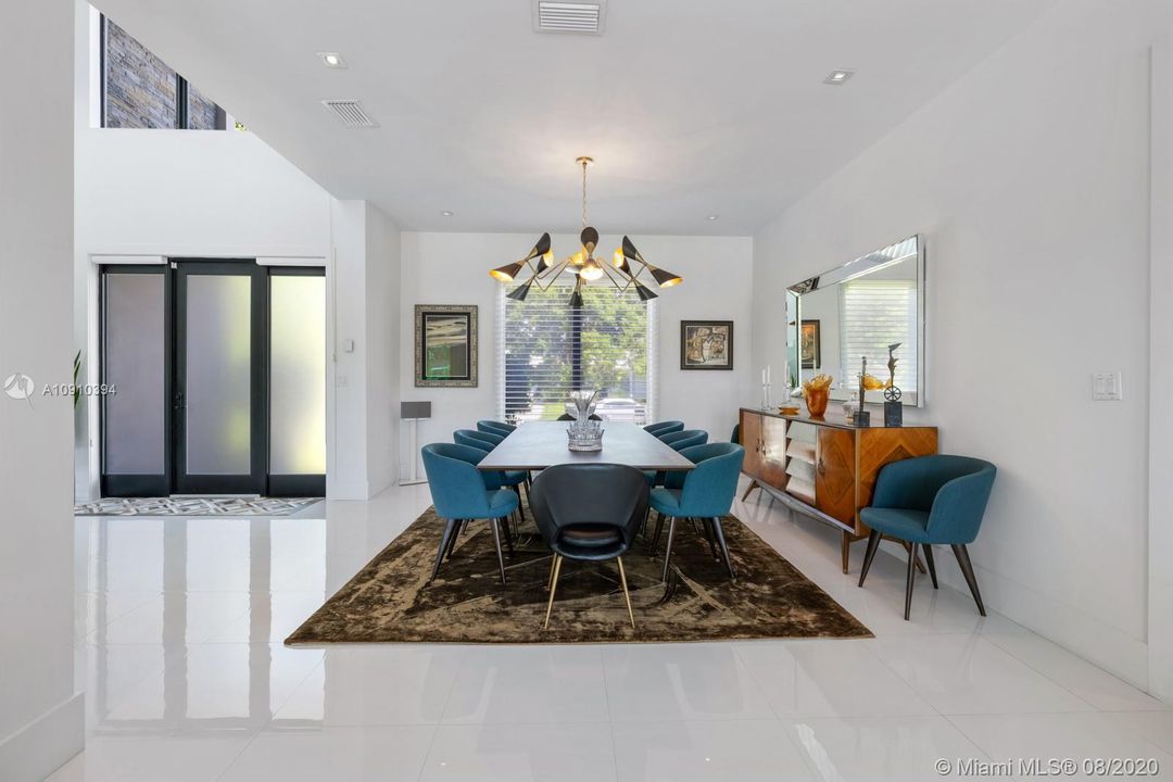 Recently Sold: $2,800,000 (4 beds, 5 baths, 3748 Square Feet)