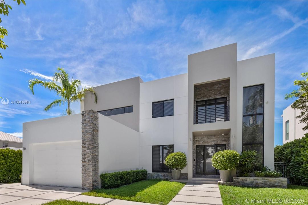 Recently Sold: $2,800,000 (4 beds, 5 baths, 3748 Square Feet)