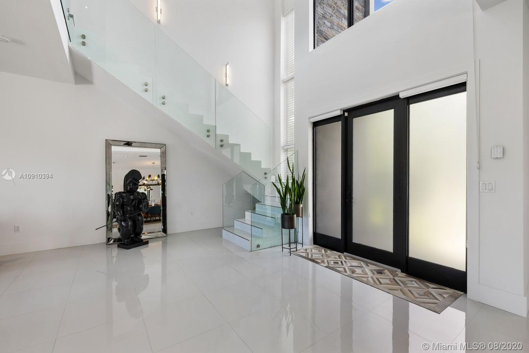 Recently Sold: $2,800,000 (4 beds, 5 baths, 3748 Square Feet)