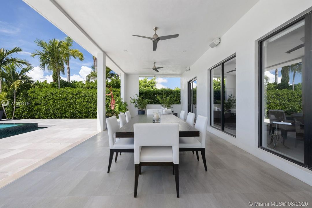 Recently Sold: $2,800,000 (4 beds, 5 baths, 3748 Square Feet)