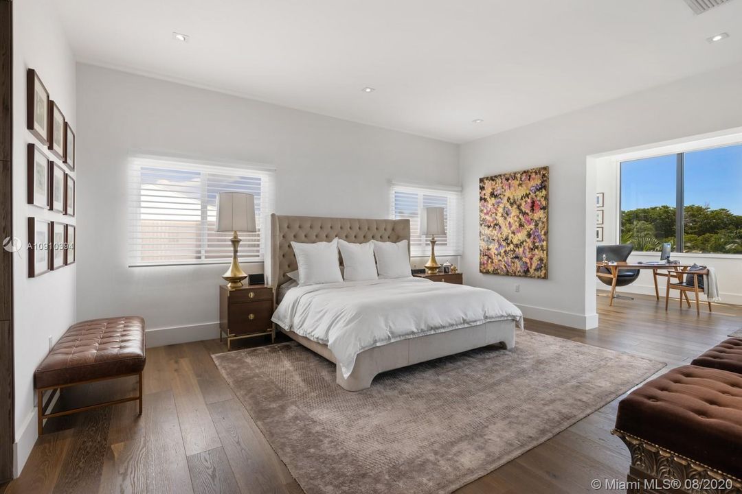 Recently Sold: $2,800,000 (4 beds, 5 baths, 3748 Square Feet)
