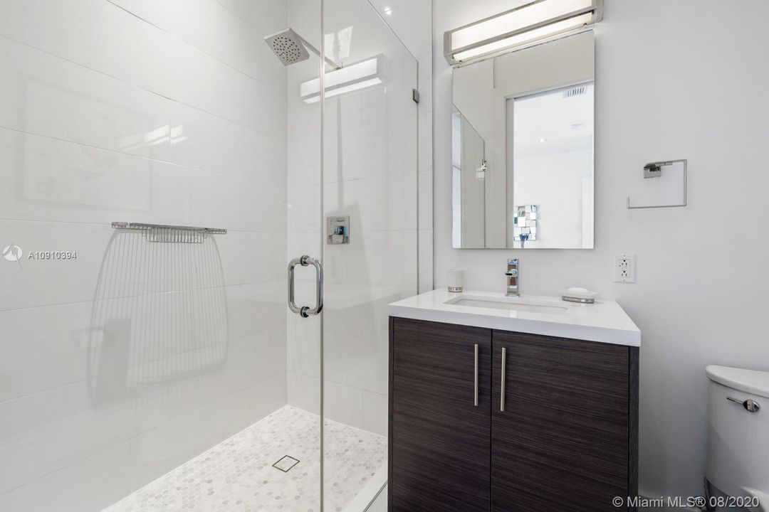 Recently Sold: $2,800,000 (4 beds, 5 baths, 3748 Square Feet)