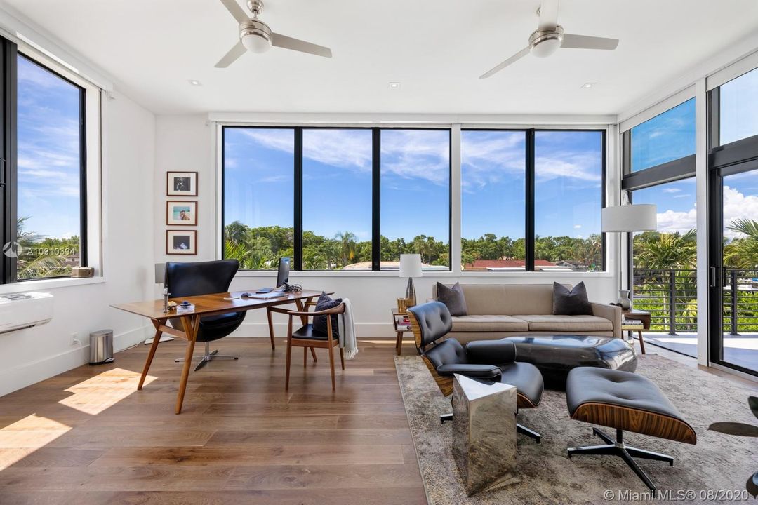 Recently Sold: $2,800,000 (4 beds, 5 baths, 3748 Square Feet)