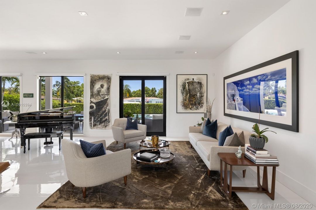 Recently Sold: $2,800,000 (4 beds, 5 baths, 3748 Square Feet)