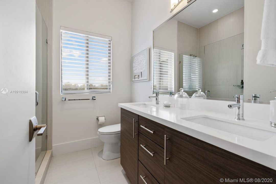 Recently Sold: $2,800,000 (4 beds, 5 baths, 3748 Square Feet)