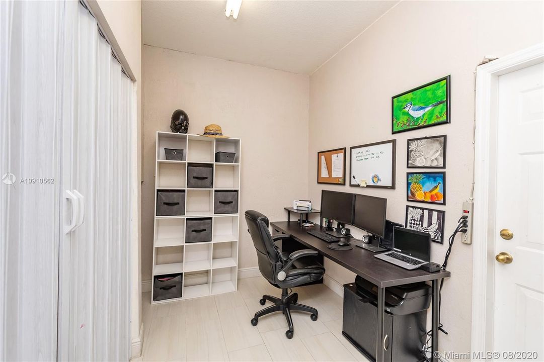 Недавно продано: $219,900 (3 спален, 2 ванн, 1368 Квадратных фут)