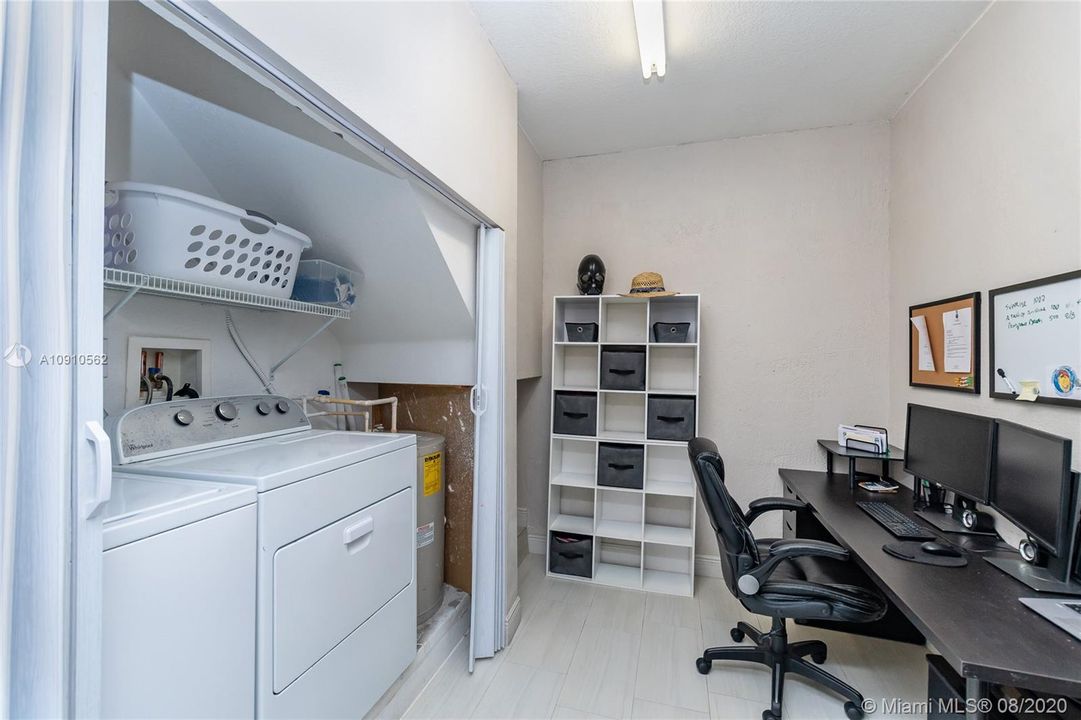 Недавно продано: $219,900 (3 спален, 2 ванн, 1368 Квадратных фут)