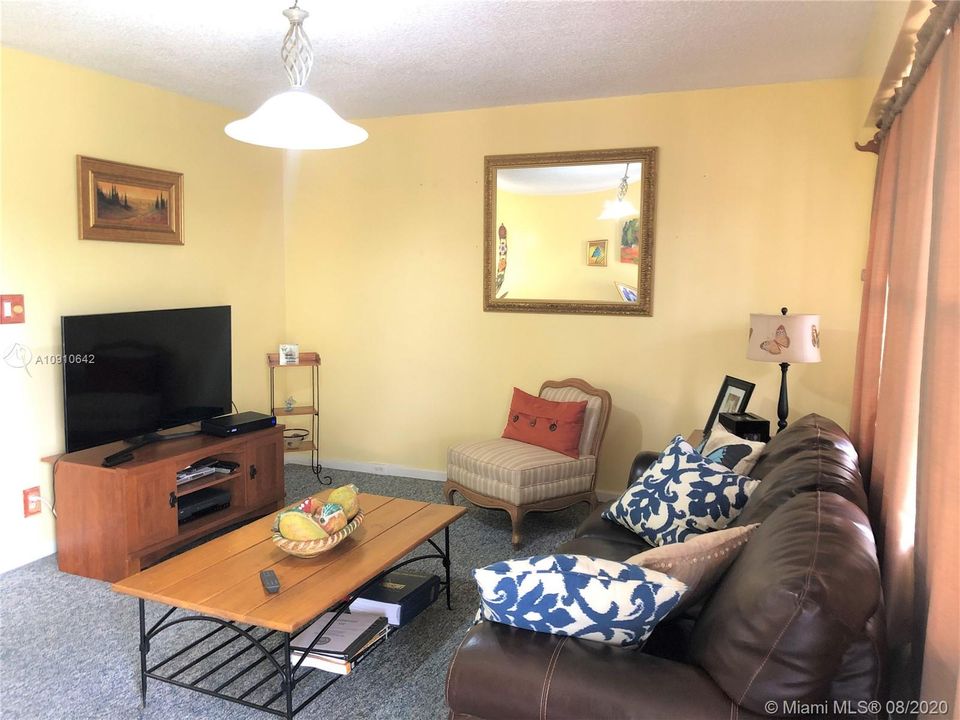 Vendido Recientemente: $94,900 (1 camas, 1 baños, 811 Pies cuadrados)