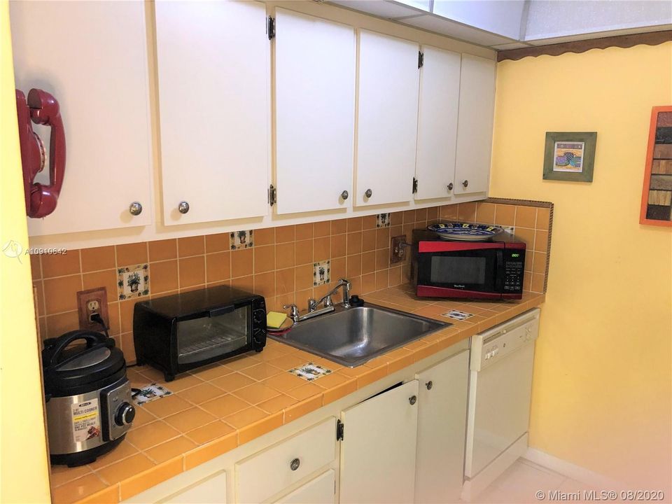 Vendido Recientemente: $94,900 (1 camas, 1 baños, 811 Pies cuadrados)