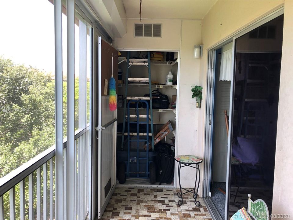 Vendido Recientemente: $94,900 (1 camas, 1 baños, 811 Pies cuadrados)
