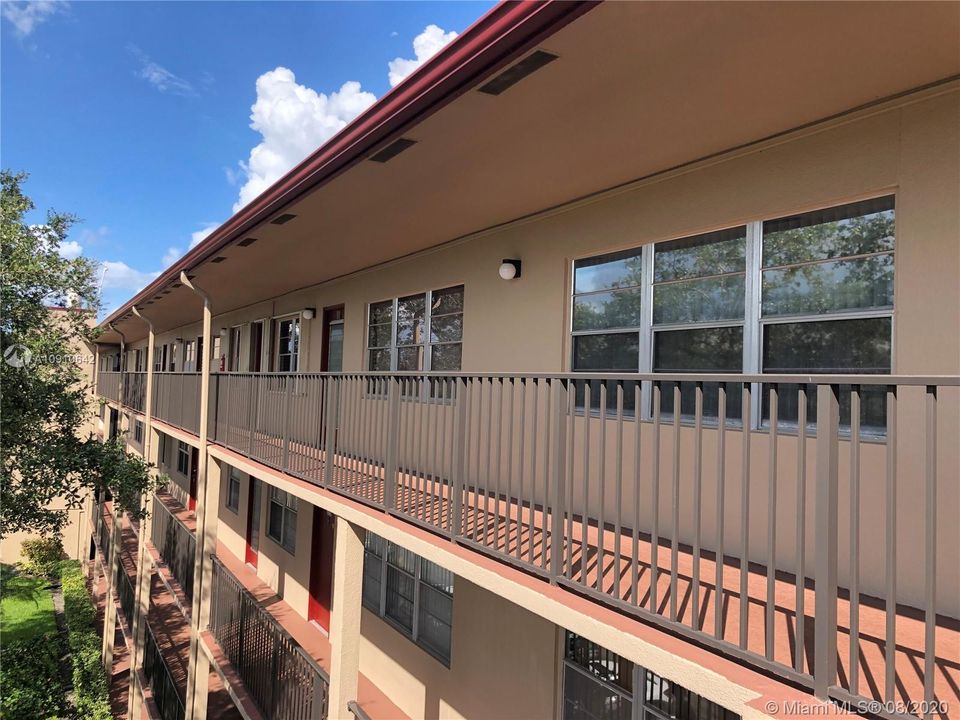 Vendido Recientemente: $94,900 (1 camas, 1 baños, 811 Pies cuadrados)