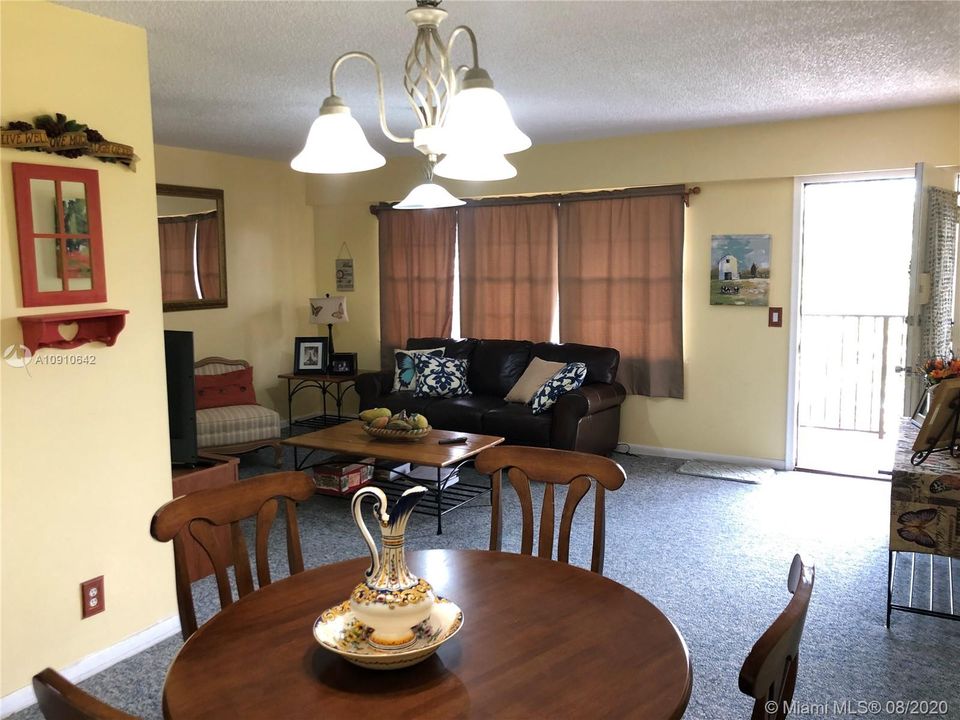 Vendido Recientemente: $94,900 (1 camas, 1 baños, 811 Pies cuadrados)