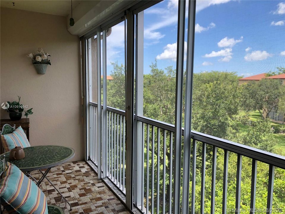 Vendido Recientemente: $94,900 (1 camas, 1 baños, 811 Pies cuadrados)