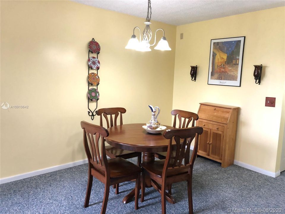 Vendido Recientemente: $94,900 (1 camas, 1 baños, 811 Pies cuadrados)