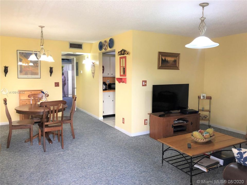 Vendido Recientemente: $94,900 (1 camas, 1 baños, 811 Pies cuadrados)