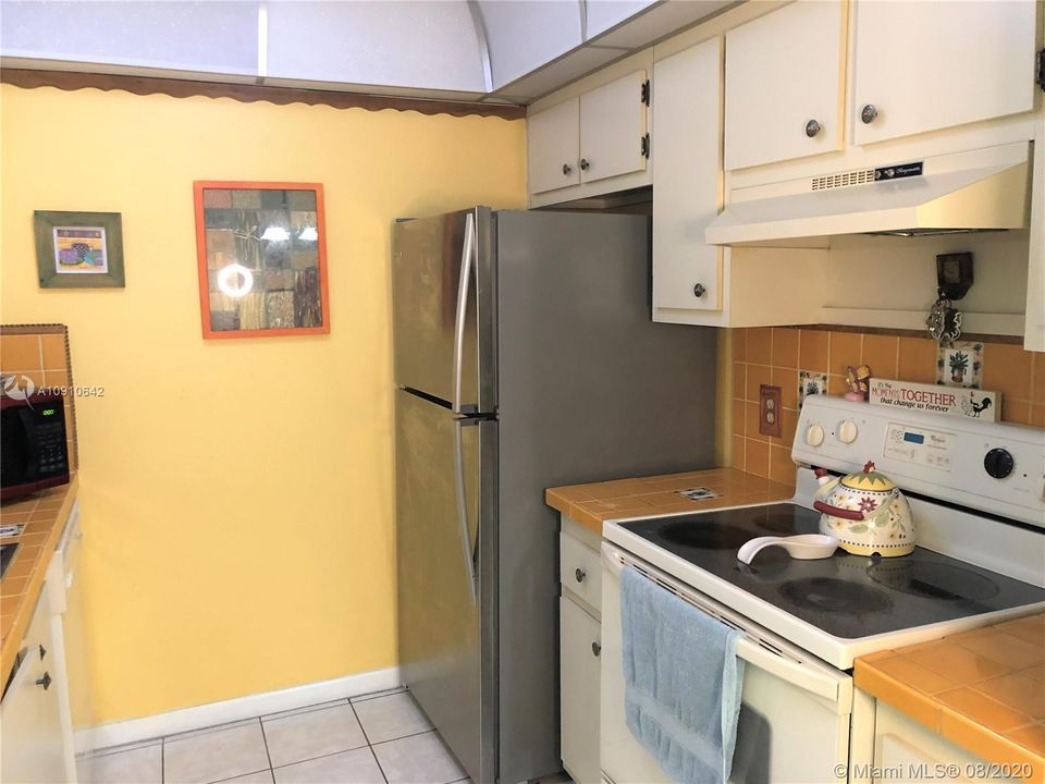 Vendido Recientemente: $94,900 (1 camas, 1 baños, 811 Pies cuadrados)