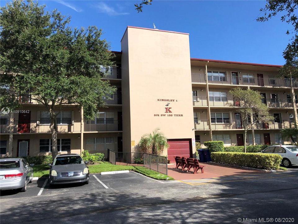 Vendido Recientemente: $94,900 (1 camas, 1 baños, 811 Pies cuadrados)