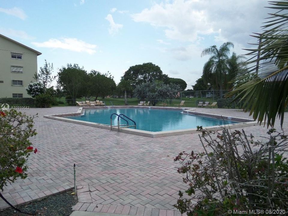 Vendido Recientemente: $94,900 (1 camas, 1 baños, 811 Pies cuadrados)