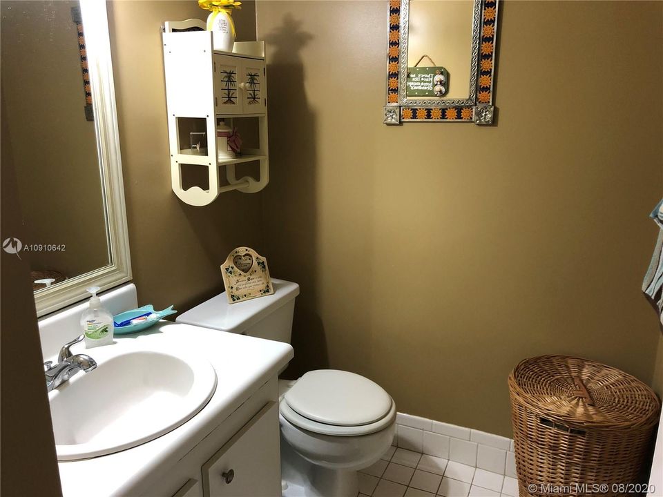 1/2 bathroom
