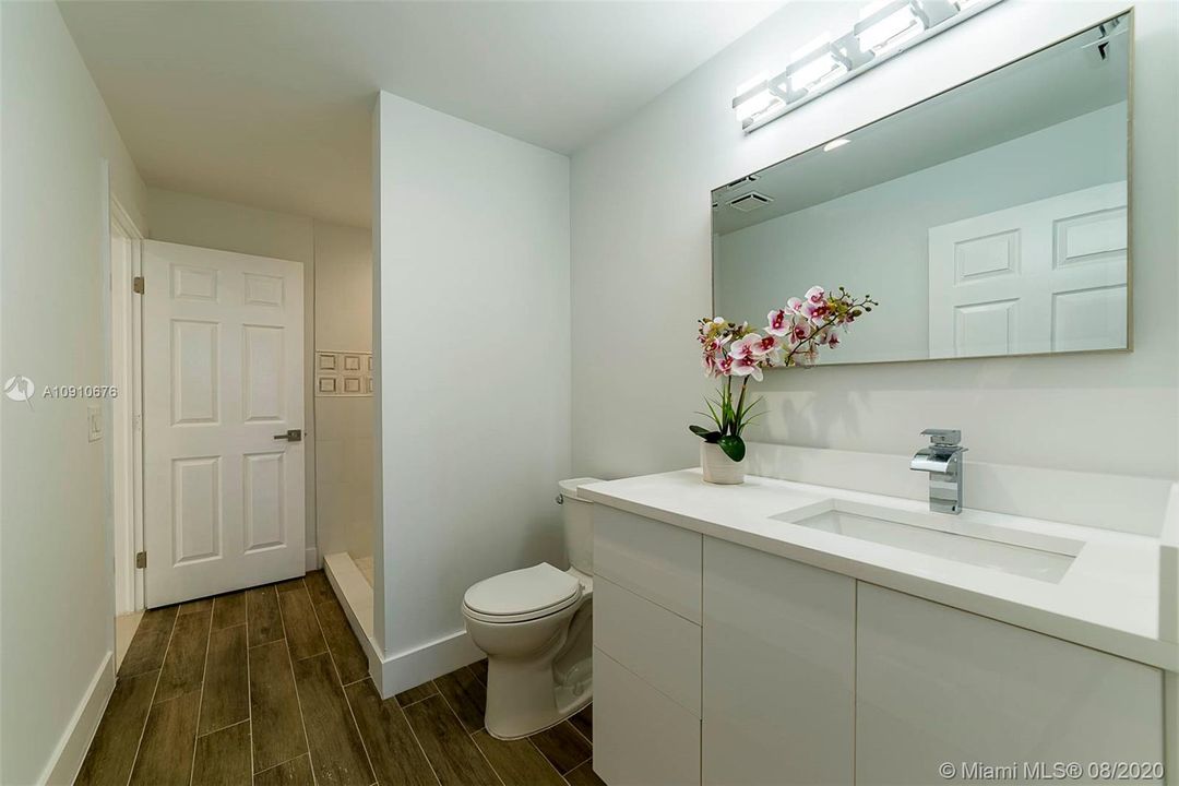Recently Sold: $569,000 (3 beds, 2 baths, 2004 Square Feet)