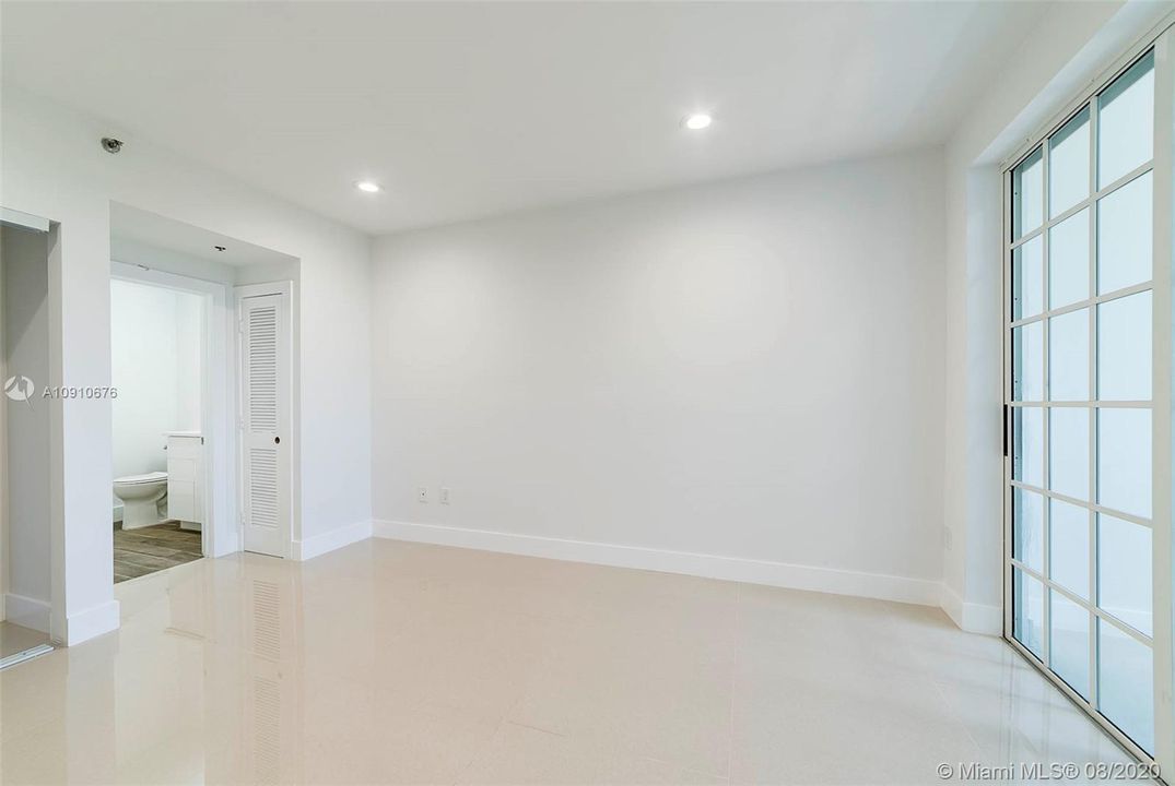 Recently Sold: $569,000 (3 beds, 2 baths, 2004 Square Feet)