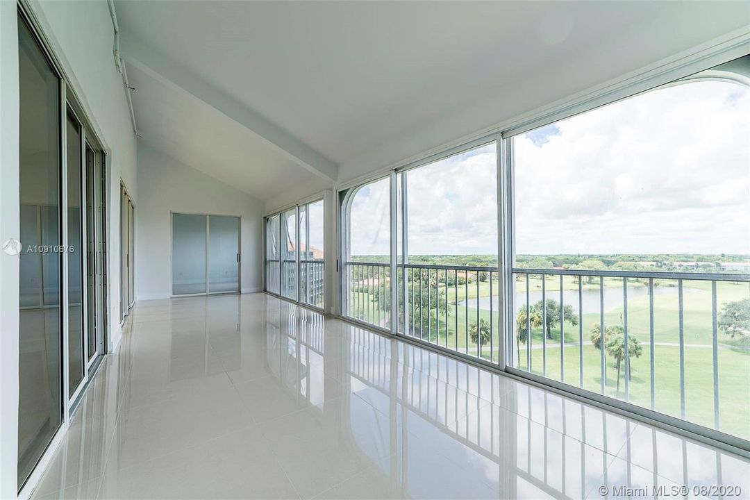 Recently Sold: $569,000 (3 beds, 2 baths, 2004 Square Feet)