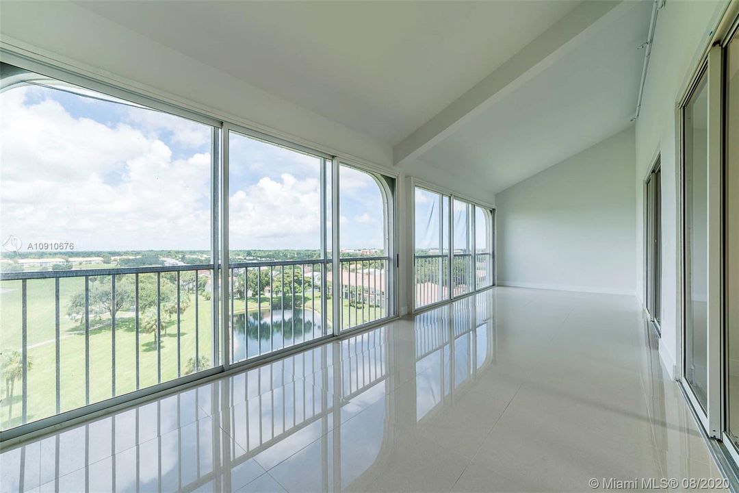 Recently Sold: $569,000 (3 beds, 2 baths, 2004 Square Feet)