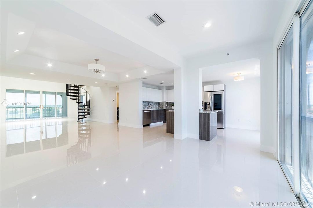 Recently Sold: $569,000 (3 beds, 2 baths, 2004 Square Feet)