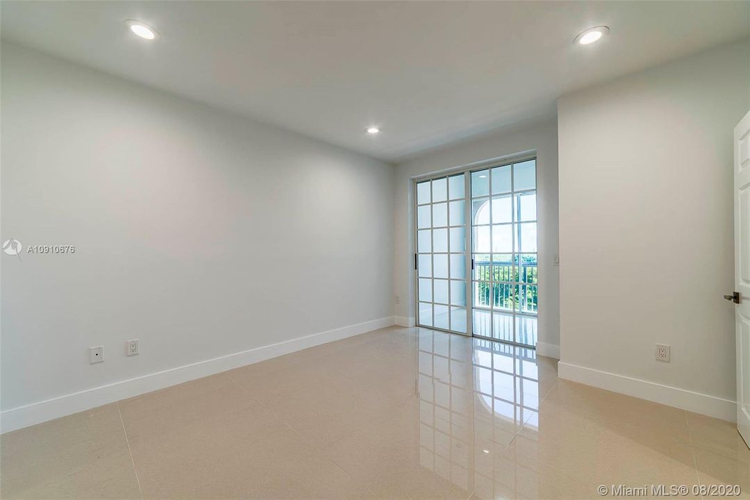 Recently Sold: $569,000 (3 beds, 2 baths, 2004 Square Feet)