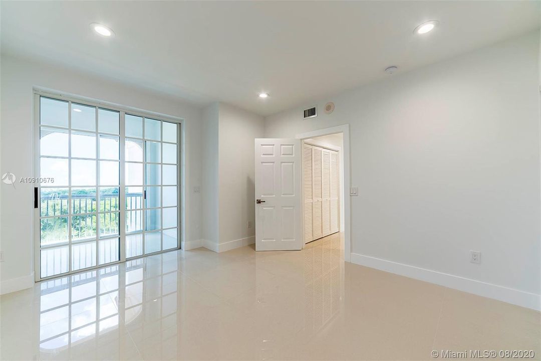 Recently Sold: $569,000 (3 beds, 2 baths, 2004 Square Feet)