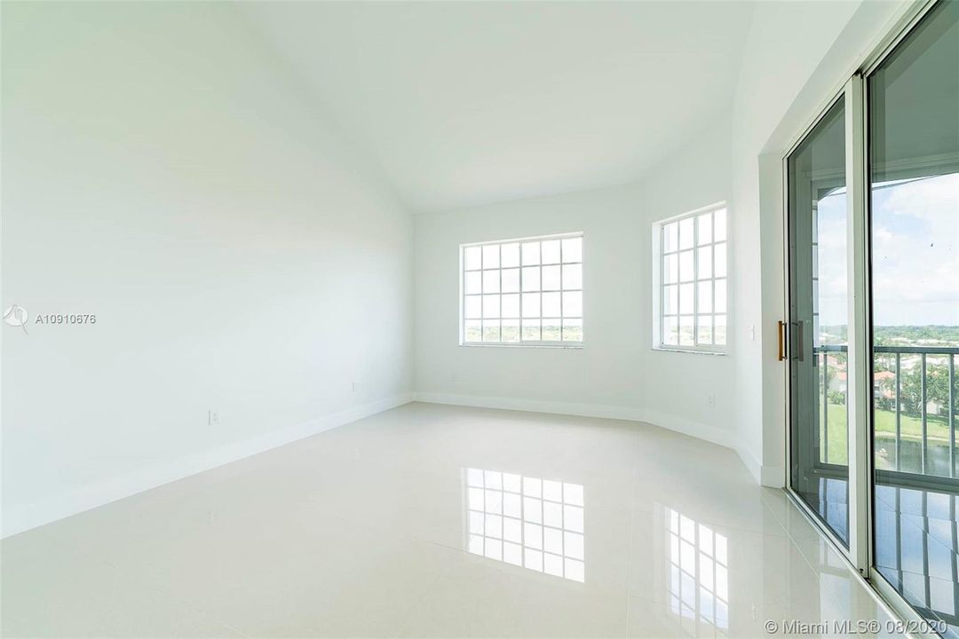Recently Sold: $569,000 (3 beds, 2 baths, 2004 Square Feet)