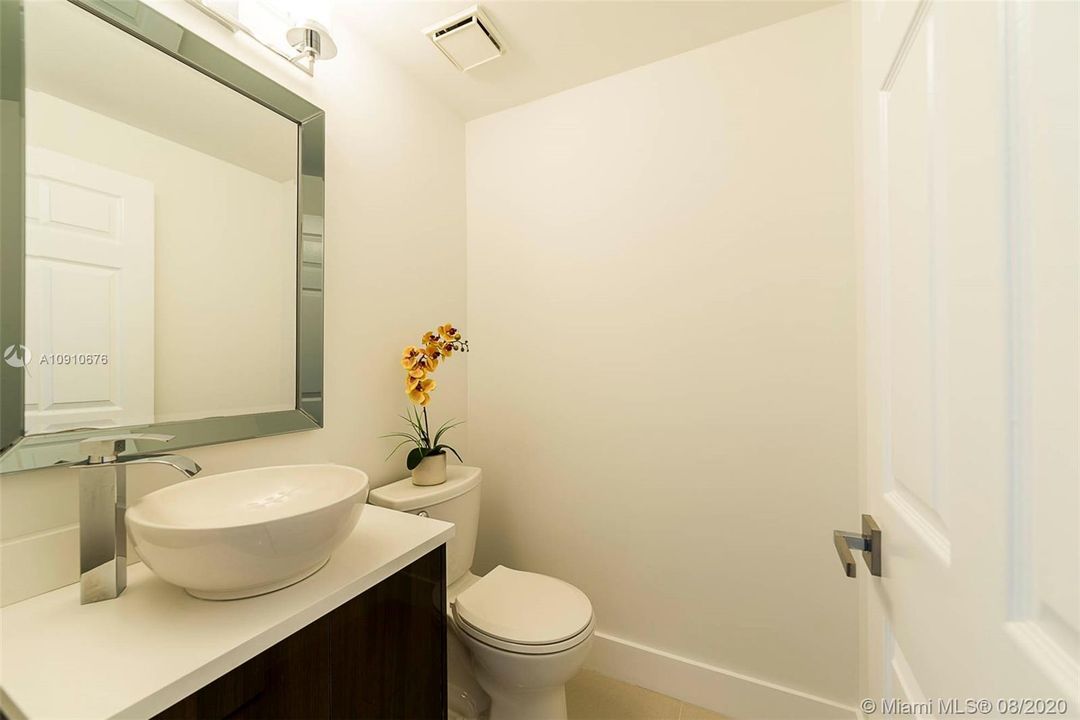 Recently Sold: $569,000 (3 beds, 2 baths, 2004 Square Feet)