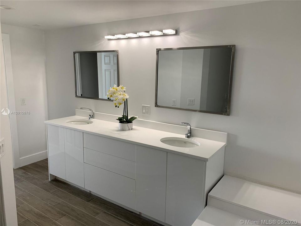 Recently Sold: $569,000 (3 beds, 2 baths, 2004 Square Feet)
