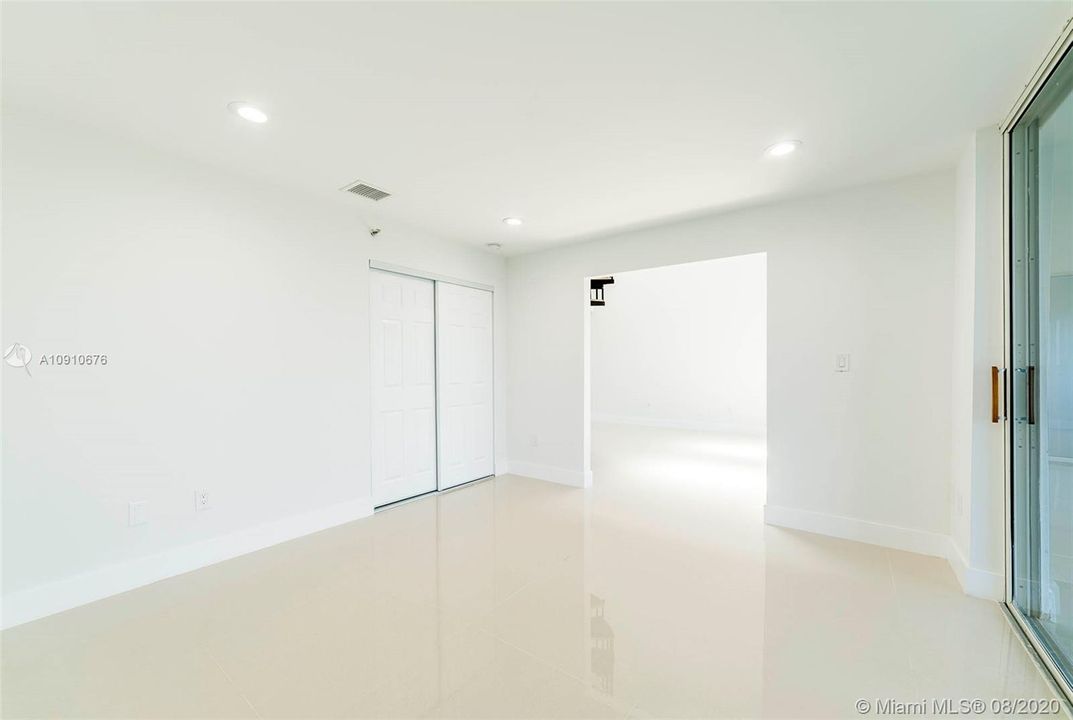 Recently Sold: $569,000 (3 beds, 2 baths, 2004 Square Feet)