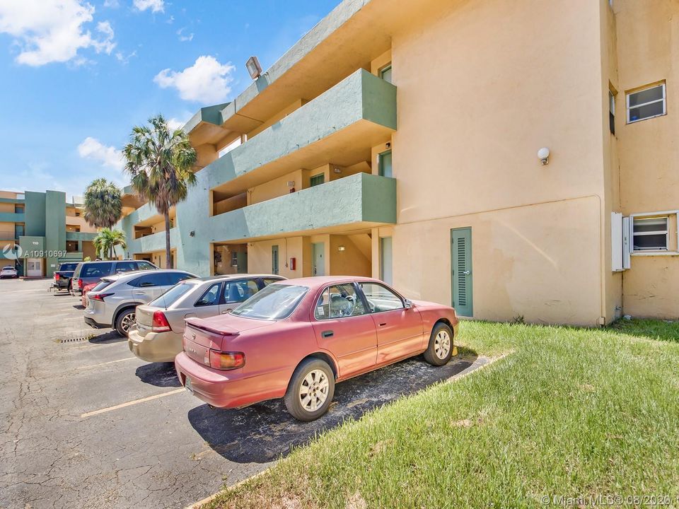 Recently Sold: $149,997 (1 beds, 1 baths, 612 Square Feet)