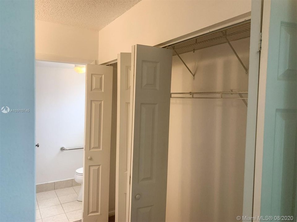 Недавно продано: $179,900 (2 спален, 2 ванн, 976 Квадратных фут)