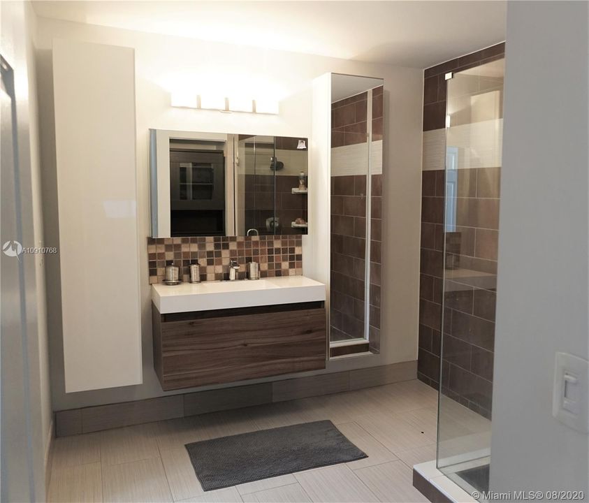 Recently Sold: $430,000 (3 beds, 2 baths, 1716 Square Feet)