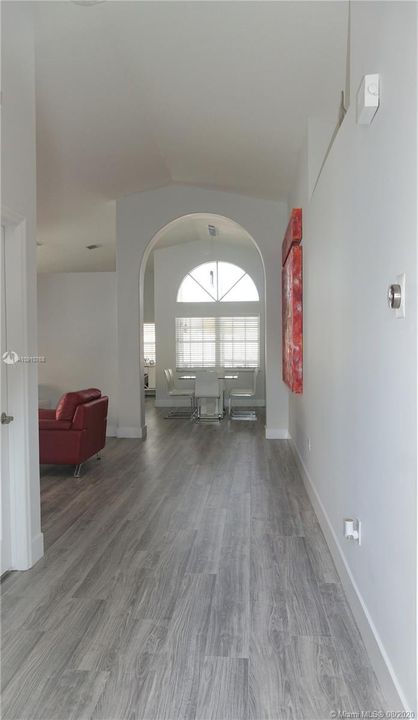 Recently Sold: $430,000 (3 beds, 2 baths, 1716 Square Feet)