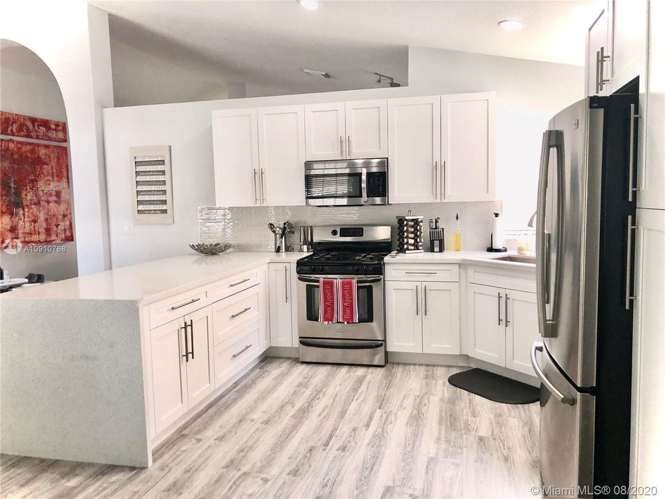 Recently Sold: $430,000 (3 beds, 2 baths, 1716 Square Feet)
