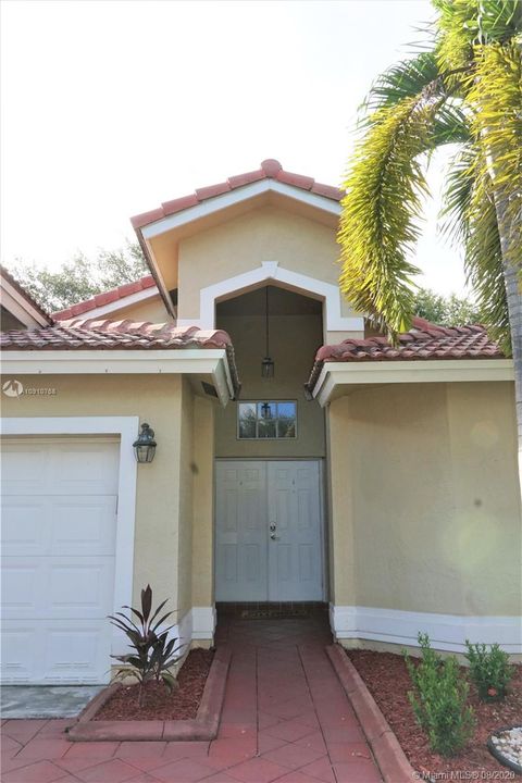 Recently Sold: $430,000 (3 beds, 2 baths, 1716 Square Feet)