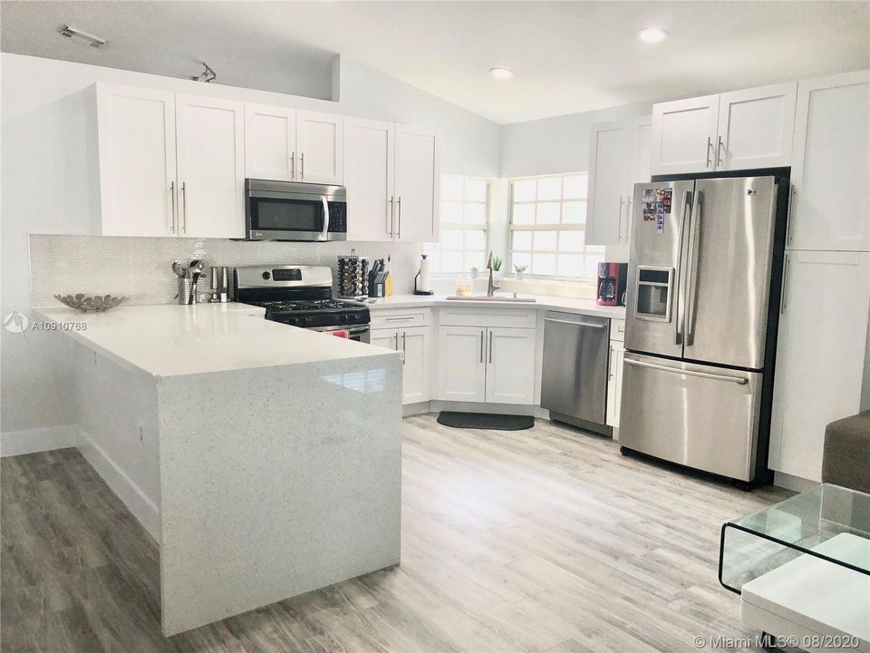 Recently Sold: $430,000 (3 beds, 2 baths, 1716 Square Feet)